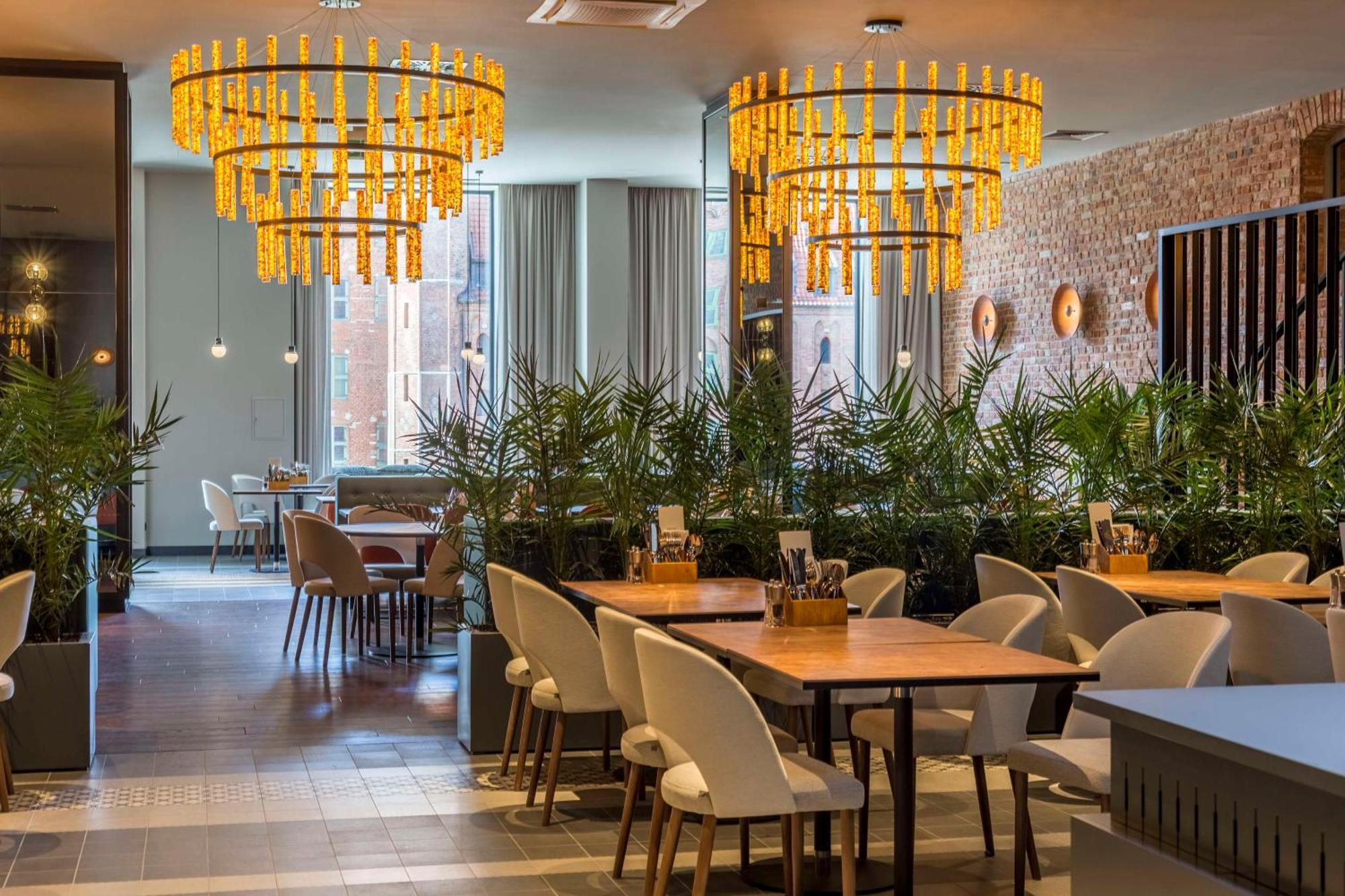 Hotel Radisson & Suites, Gdansk, Wyspa Spichrzow 4*