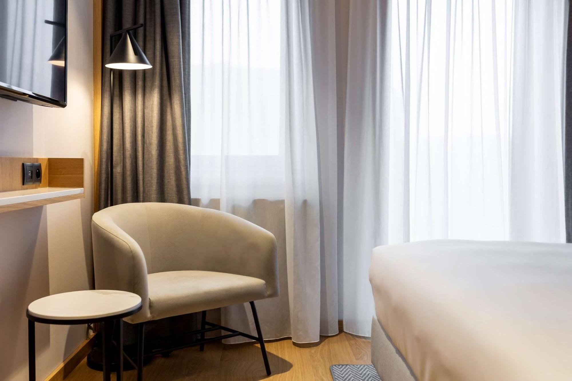 Radisson & Suites, Gdansk, Wyspa Spichrzow 4*